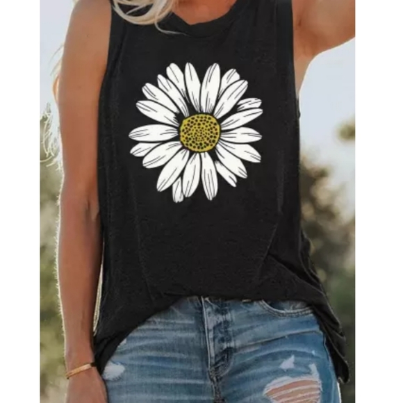 unbranded Tops - 🍭 1 2X left💕New boutique daisy tank